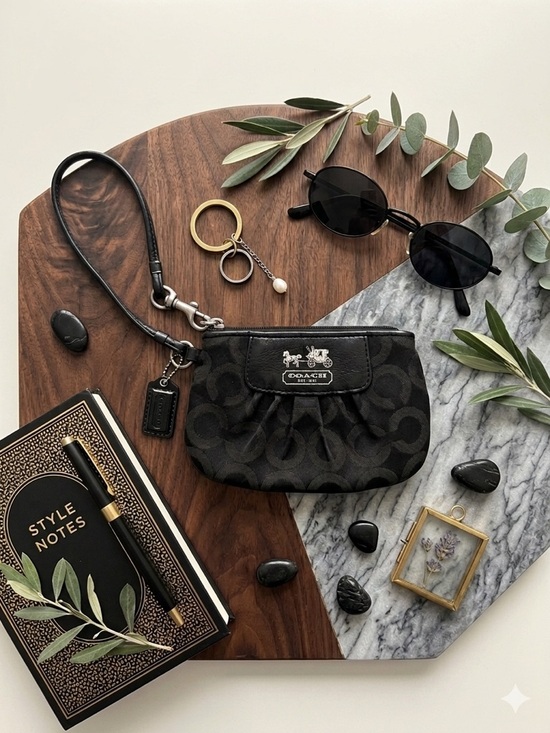Coach Handbags - Coach Black & Dark Gray Signature Clutch Wristlet- Vintage